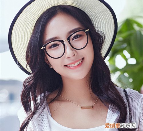圆脸适合什么样的眼镜眼镜框品牌推荐及价格