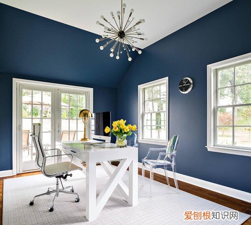 深蓝色配什么色好看室内墙面如何搭配颜色
