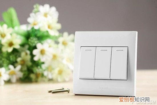 TCL墙壁开关插座怎么样 ?(强推：阻燃性、绝缘性、抗冲击性和防潮性等方面都十分出色）