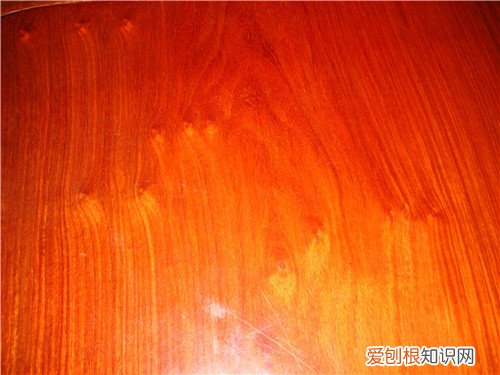 海南黄花梨鉴别有哪些方法 如何区分它与越南黄花梨