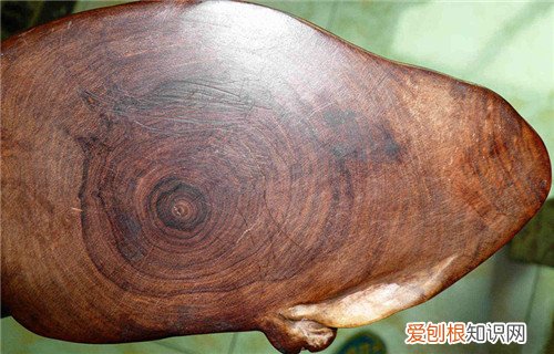 海南黄花梨鉴别有哪些方法 如何区分它与越南黄花梨