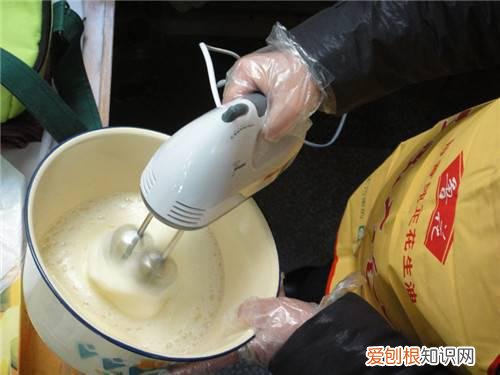 机械版电压力锅如何做蛋糕 教您巧用压力锅做蛋糕