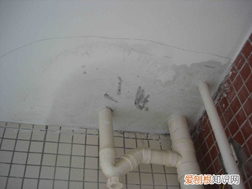 阳台顶漏水原因 阳台顶漏水怎么办