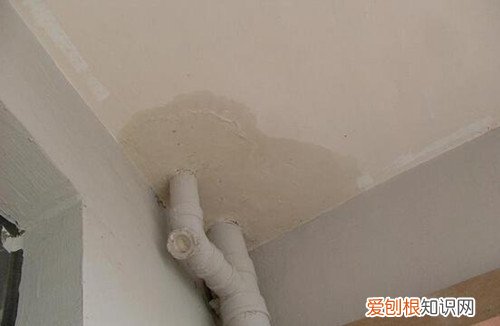 阳台顶漏水原因 阳台顶漏水怎么办