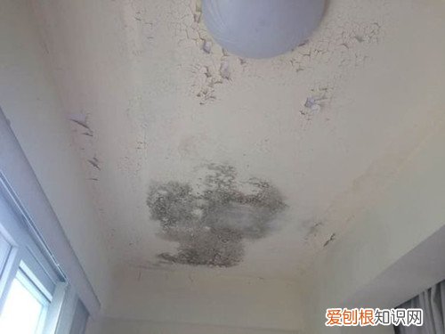 阳台顶漏水原因 阳台顶漏水怎么办