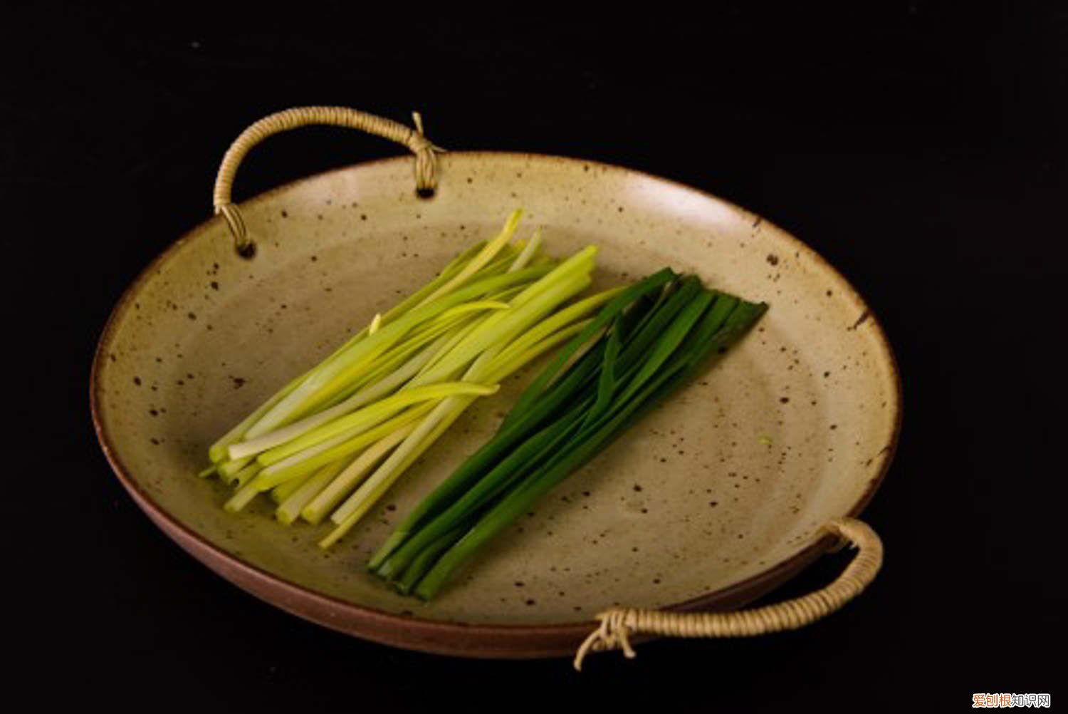 冬季怎样种韭菜 地里的韭菜如何过冬，韭菜如何种植长得好