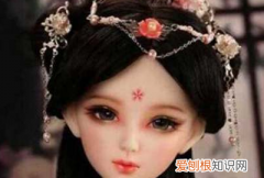 芭比发型怎么扎长发，如何给芭比做时尚发型