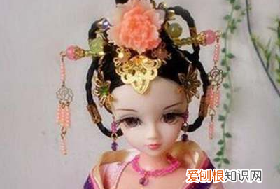 芭比发型怎么扎长发，如何给芭比做时尚发型