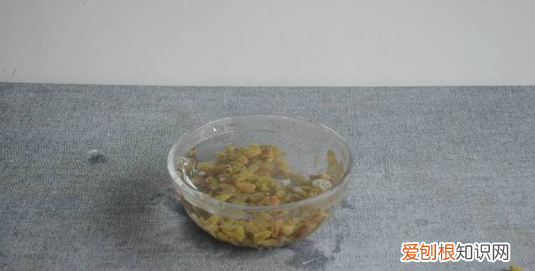 葡萄干沾灰怎么办,葡萄干怎样清洗才干净 用盐吗