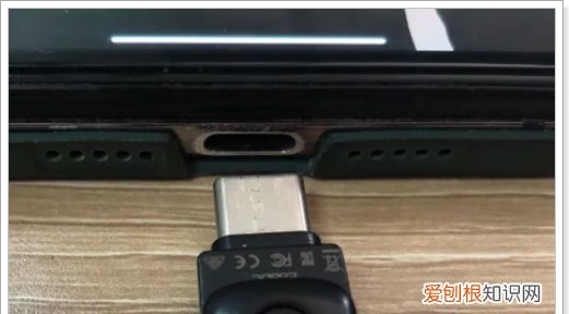 怎么使用手机连接外接U盘，u盘怎样连接手机使用方法华为