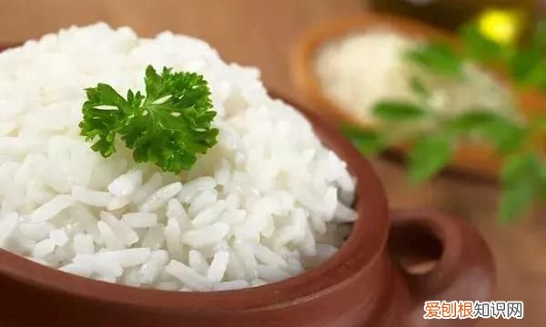 米饭是不是含糖量很高,都说白米饭含糖高究竟要不要吃