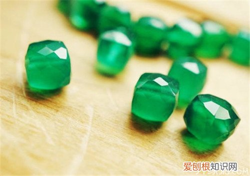 鉴宝小知识科普 宝石与半宝石的区别