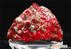 鸡血石与鸡血玉的区别 鸡血石是鸡血玉吗