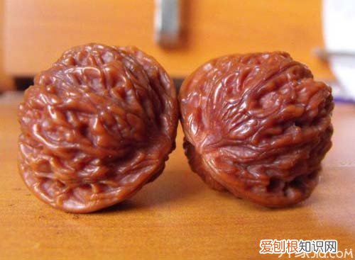 手玩核桃怎么清洗手玩核桃有什么好处?