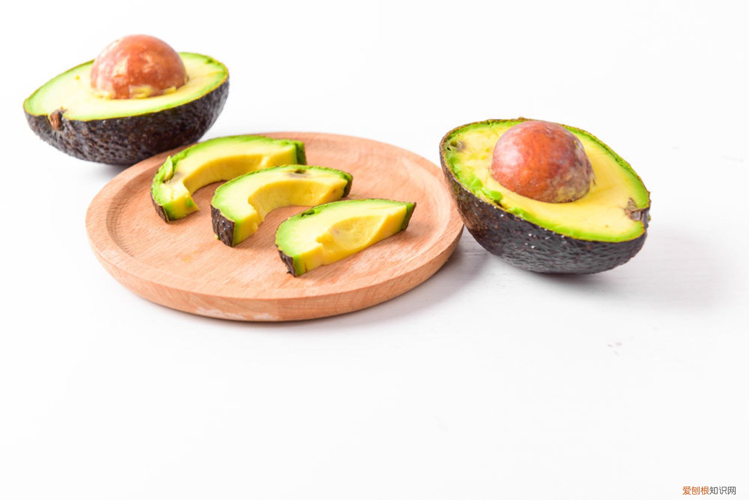 盆栽牛油果多久开花 怎么能让牛油果开花，种牛油果树怎么快开花