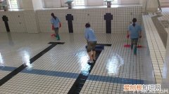 游泳池清洗方法有哪些，在泳池游完怎么清洗最好