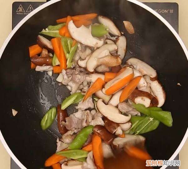 如何做炒香菇片，肉片炒香菇怎么做好吃窍门