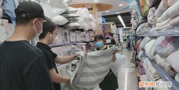 长沙学生棉被发霉,长沙宿舍发霉的床铺