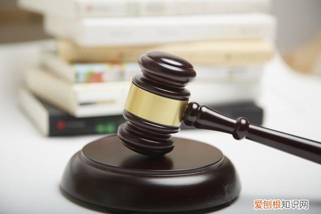 妻子带男友办离婚被丈夫打成重伤!构成故意伤害罪！得不偿失！