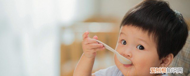 用勺子喂宝宝正确方法 用勺子如何喂宝宝才正确
