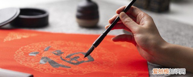 春节客厅挂什么好看 过年客厅挂什么好看