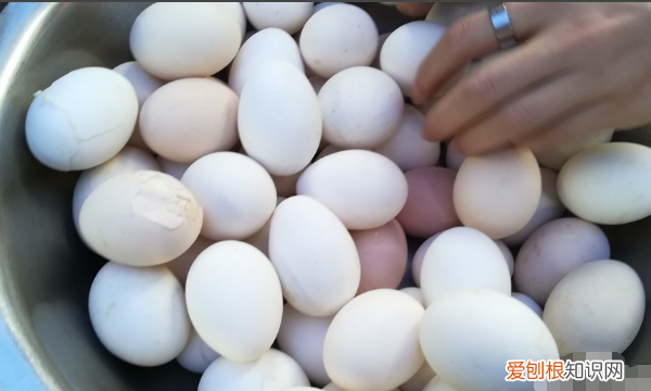 彩蛋怎么画好看又简单，怎么画彩蛋简单又好看?
