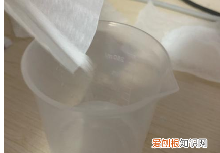 一斤水放多少盐能饱和，一公斤水要放多少盐才正确饮用