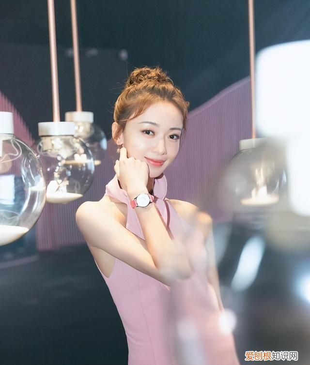 女明星的丸子头又升级了？张雨绮留“小尾巴”，袁姗姗更“炸毛”