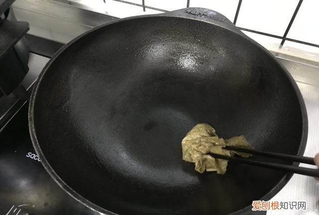 新铁锅使用前怎么处理，新的铁锅使用前要怎么处理