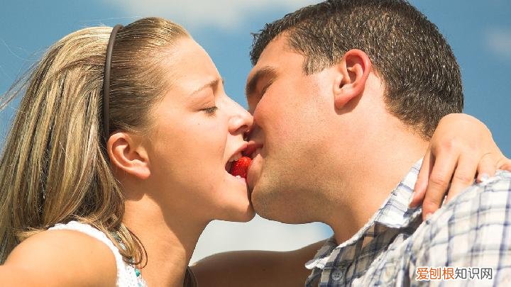 女性出现乳房膨胀，可以这样缓解，女性乳房膨胀是什么原因