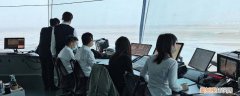 飞行员是空中乘务员吗 空管员会认识飞行员吗