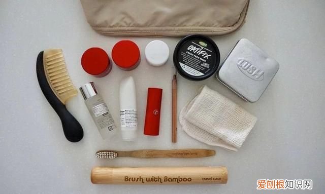生活垃圾可以放家门口吗,用一个瓶子装一个月的生活垃圾