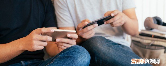 孩子总要玩手机怎么办 孩子总要玩手机的方法