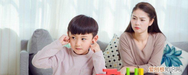 孩子总想玩手机不想写作业怎么办 孩子总想玩手机不想写作业如何教育