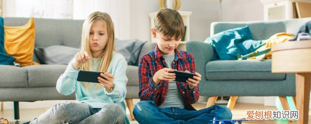 孩子总是想玩手机怎么办 孩子总是想玩手机怎么解决
