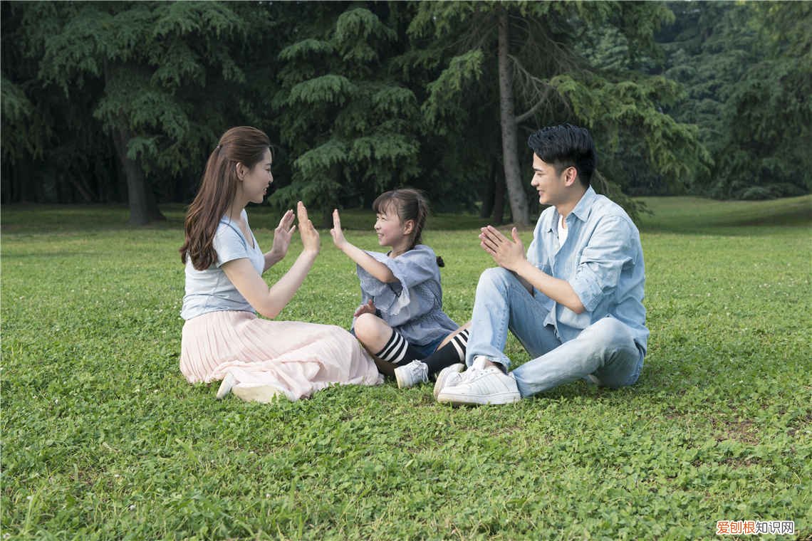 傲慢无礼的小孩，邻居家孩子粗鲁、傲慢、没礼貌，我是这样阻止我家孩子跟她玩的
