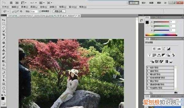 PS应该怎么把多余的人P掉，如何把照片中的人物p掉醒图