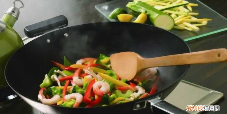 开锅后马上可以炒菜吗,铁锅开锅后可以烧开水