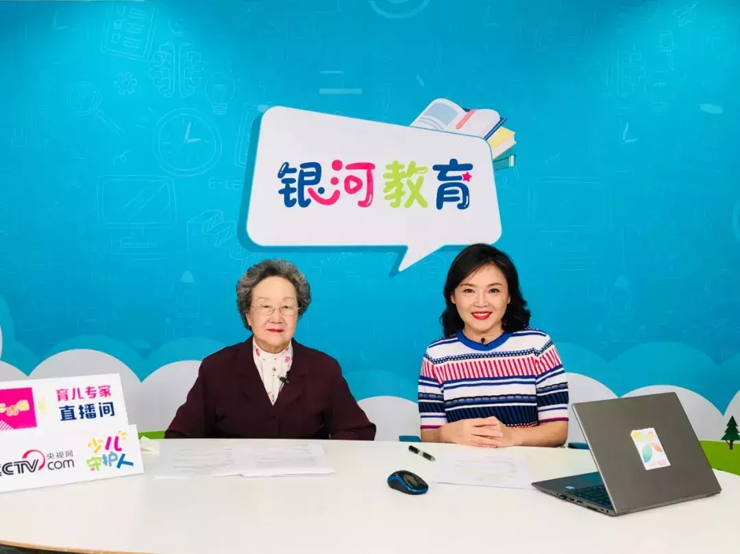 怎么能让孩子自信起来，如何培养孩子的自信心？怎么培养孩子的独立自主性？儿科名医鲍秀兰为您解答