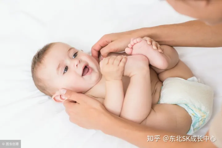 婴儿0一12个月变化表，0~12个月的宝宝最全育儿知识，速度保存！
