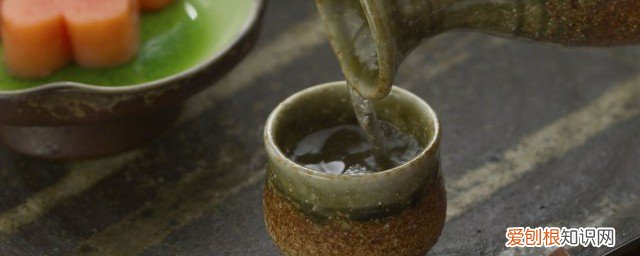 吃龙虾可以喝白酒吗 吃龙虾能不能喝白酒呢