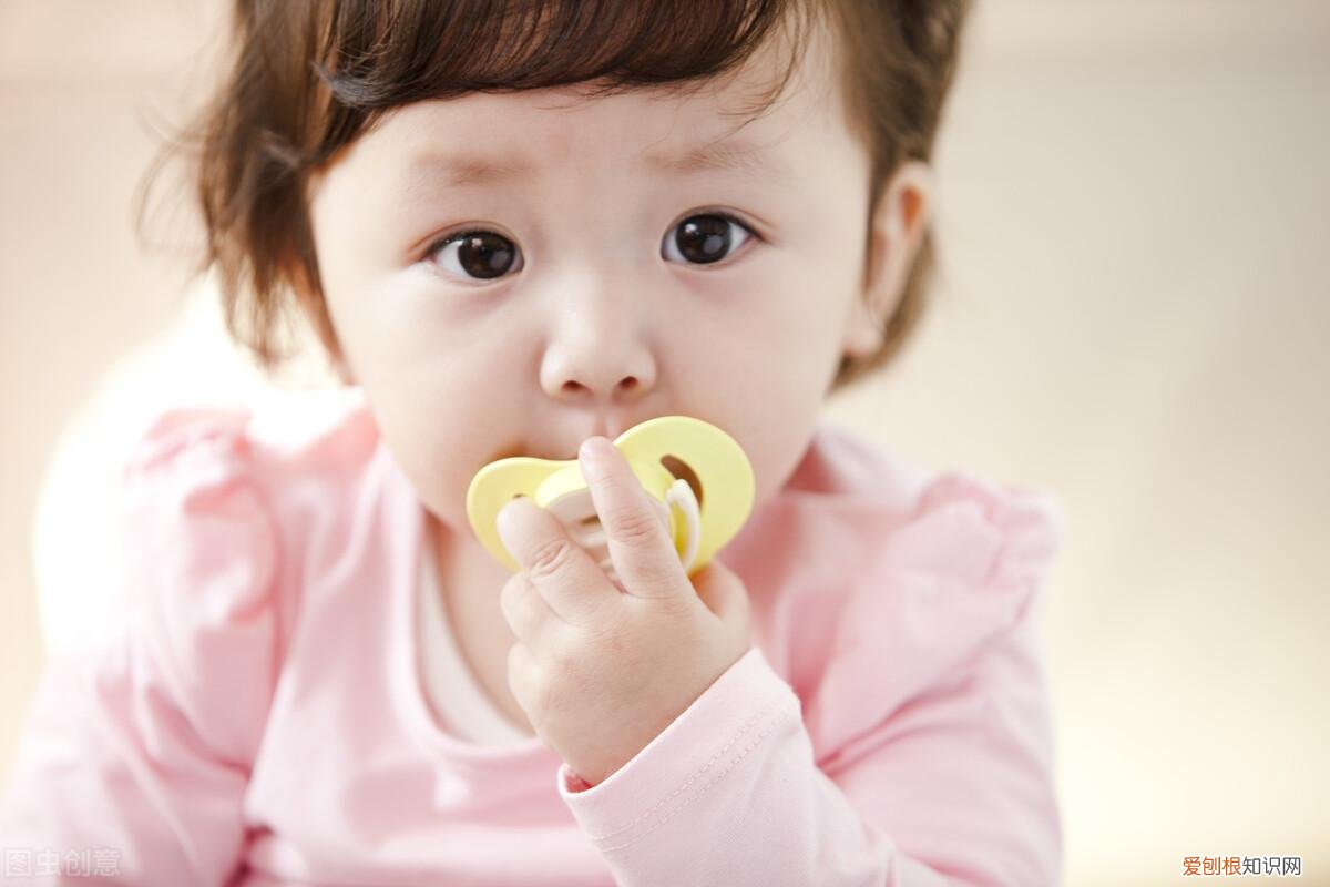 宝宝 新生儿日常保健指导的内容包括，9月龄儿童的家庭保健指导，涵盖喂养、护理、发育、训练