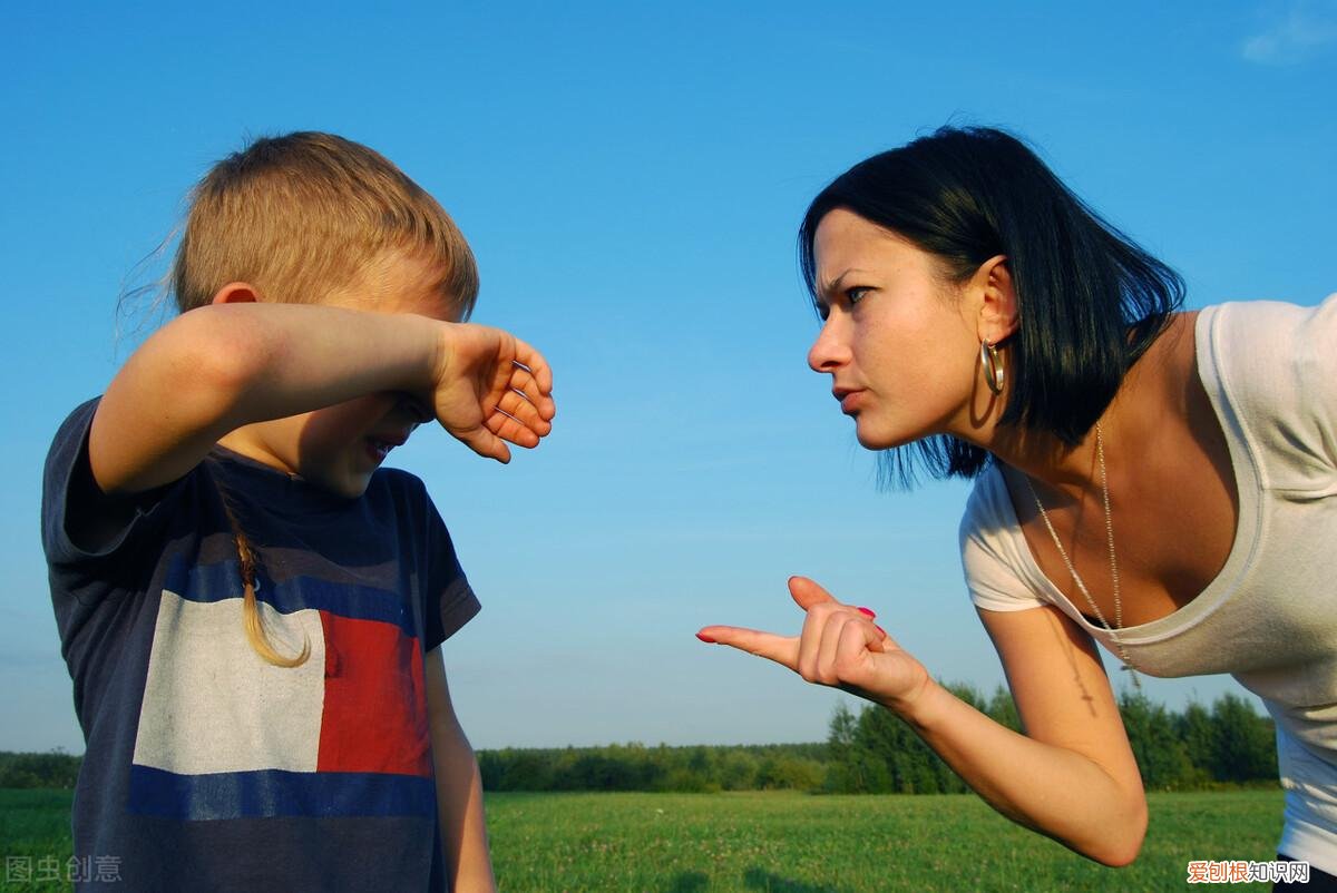 孩子胆小怯场,如何让他变自信一点，孩子胆小怯场，如何让他变自信？