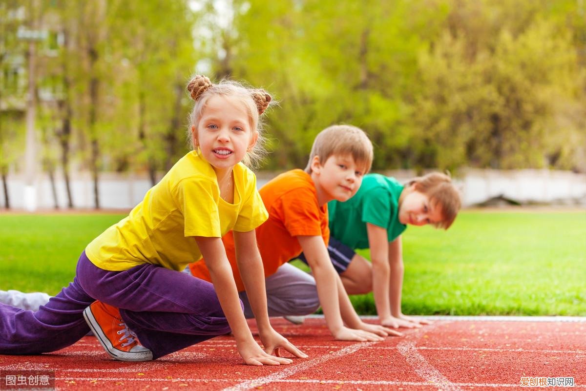 孩子胆小怕生,父母该怎么做,孩子胆小怕事是天生的?父母做好这3步,孩子变大胆、自信