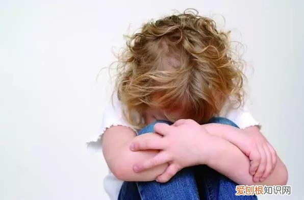 宝贝胆小不自信怎么办,宝宝胆小又敏感怎么办?做到这3点,让孩子变得大胆自信起来