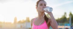 高抬腿运动要领 抬腿运动方法《运动的时候要注意什么》