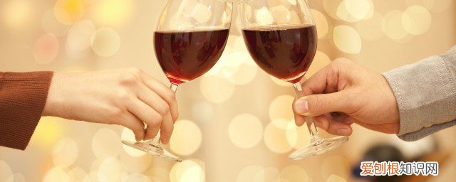 吃韭菜能喝红酒吗 吃韭菜可不可以喝红酒呢