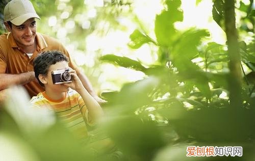 小孩内向不自信怎么办，孩子内向不善交际怎么办？家长掌握这7点，帮孩子建立自信