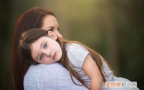 小孩内向不自信怎么办，孩子内向不善交际怎么办？家长掌握这7点，帮孩子建立自信
