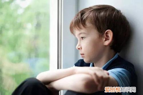 小孩内向不自信怎么办，孩子内向不善交际怎么办？家长掌握这7点，帮孩子建立自信